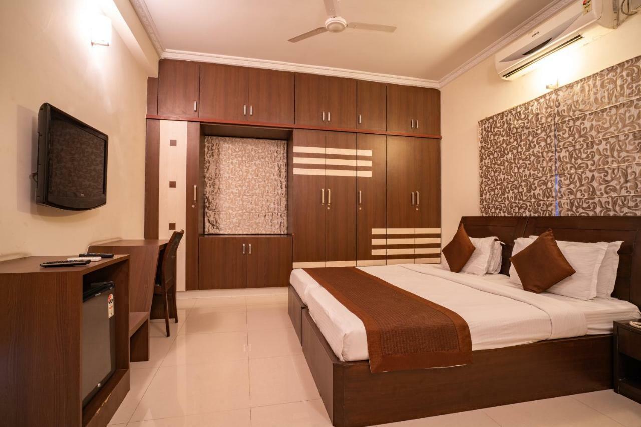 Blueberry Service Apartments Hyderabad Bagian luar foto